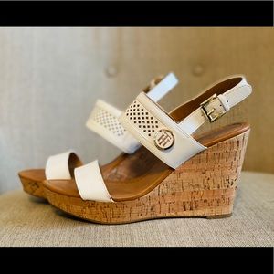 EUC Tommy Hilfiger White wedge sandals sz 9.5